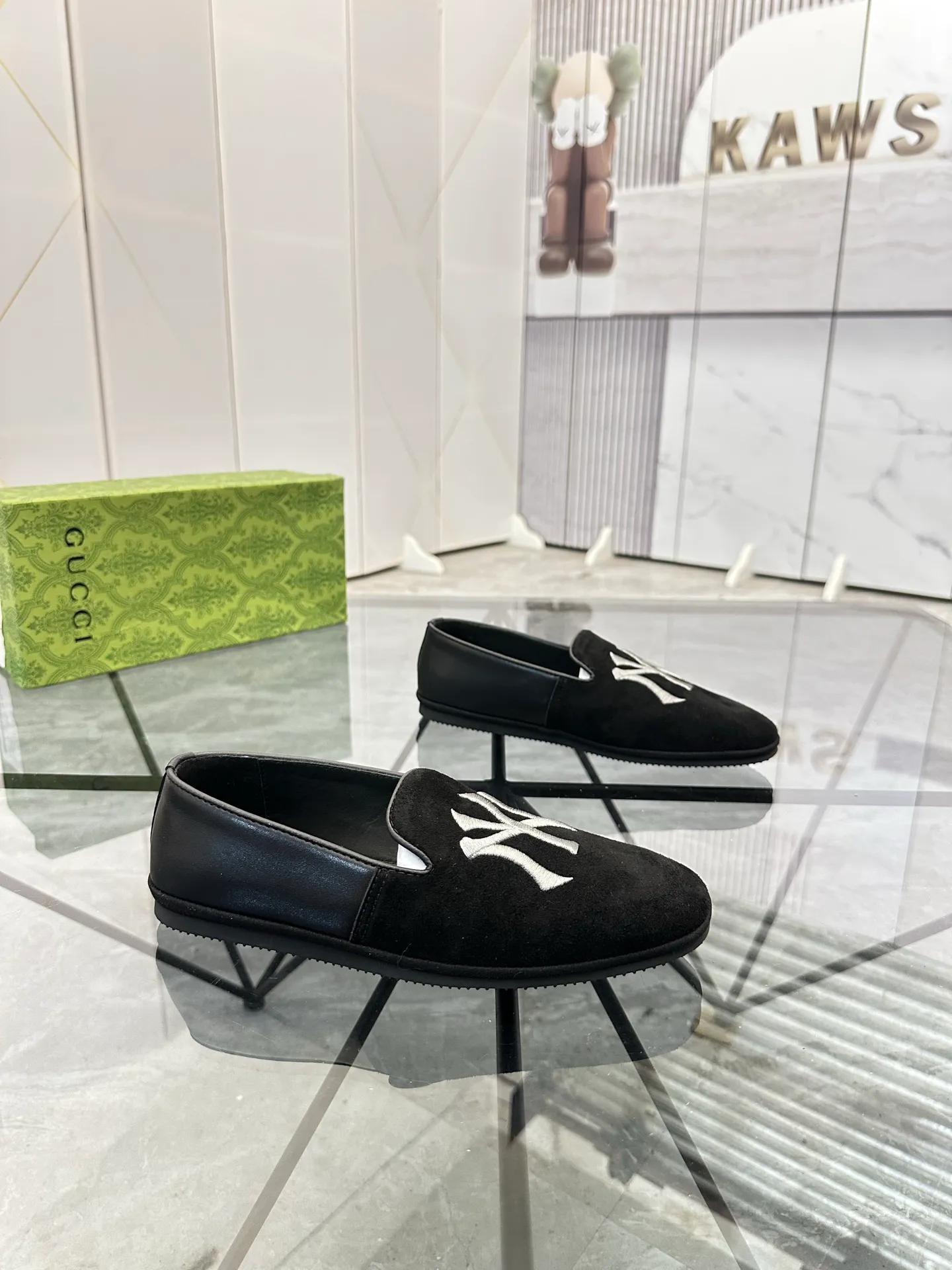 Men's shoes for sale💰: 💰P460¥ Product trademark: Gucci* "Gucci*" slip-on shoes, lazy shoes, regular size: 38-44. (can be customized to 45.) Product materials: imported first-layer nubuck leather upper, water-dyed cowhide lining, original outsole. No.: D301